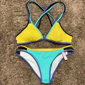 🎉 HOST PICK Victoria’s Secret Bikini Set medium